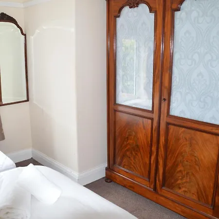 Seaview Large Flat Ideal For Two Families * Whitby