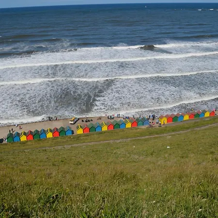 Seaview Large Flat Ideal For Two Families Whitby